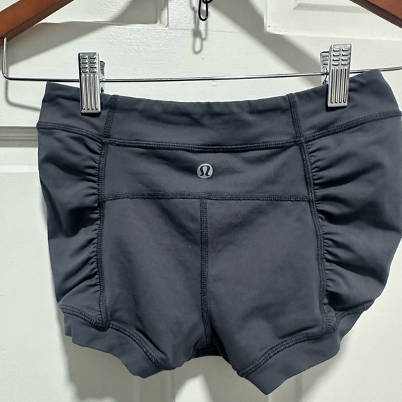 Rare lululemon athletica y2k dark gray Women's Shorts Bloomers size 2 size XS - Picture 3 of 3